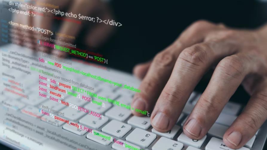 东丽区小程序定制开发公司视角下SQL与T-SQL的差异化应用解析